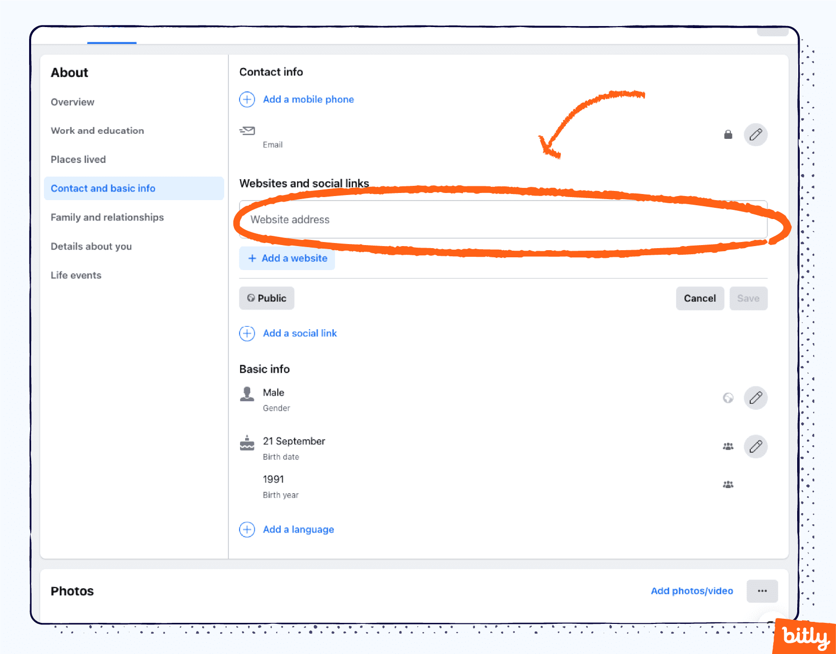 Una flecha naranja que apunta a una ubicación para añadir una dirección web en la versión de escritorio de Facebook.