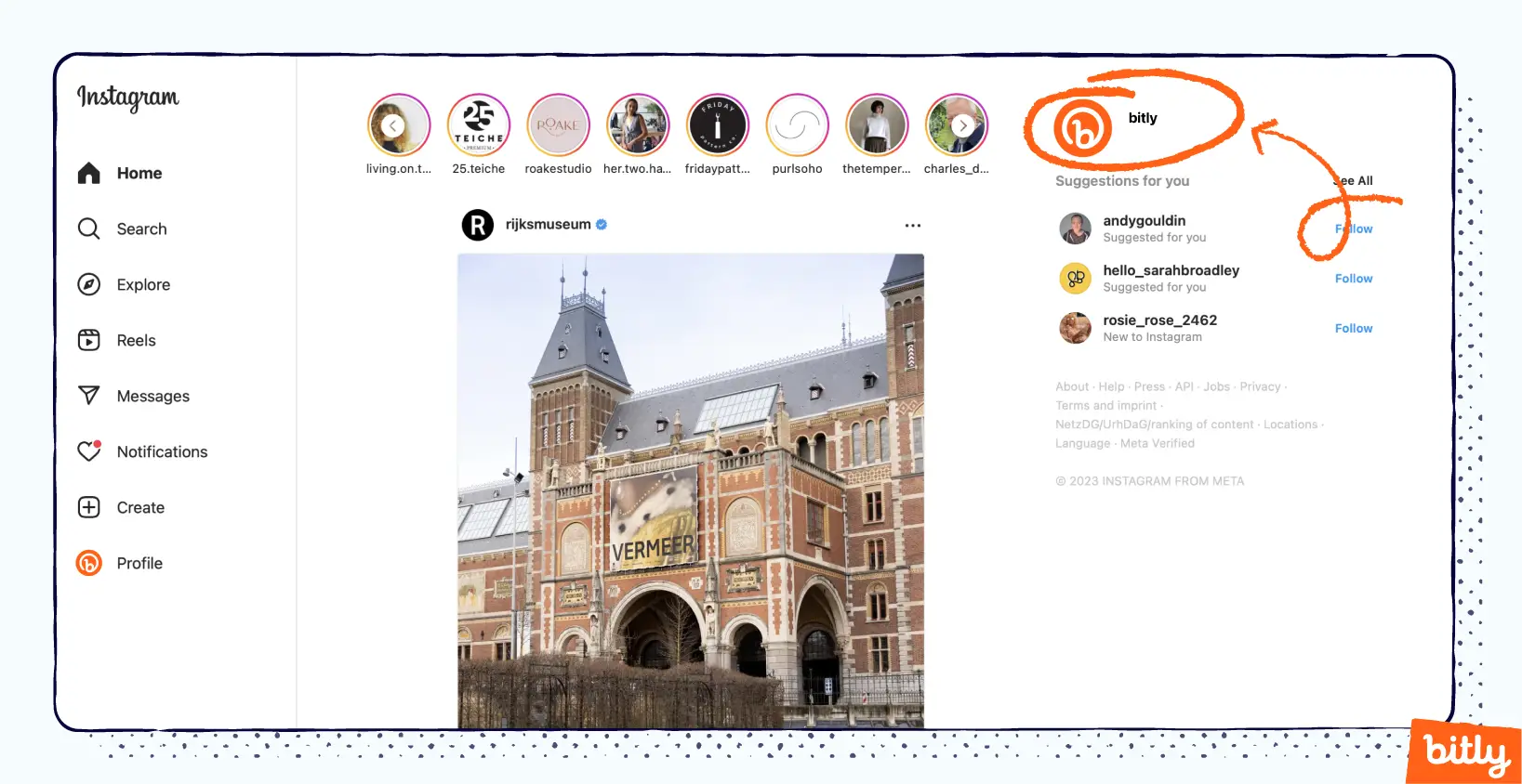 Interface Instagram sur un smartphone affichant un fil Instagram et un marqueur orange pointant vers l'icône du profil Bitly et l'encerclant. 