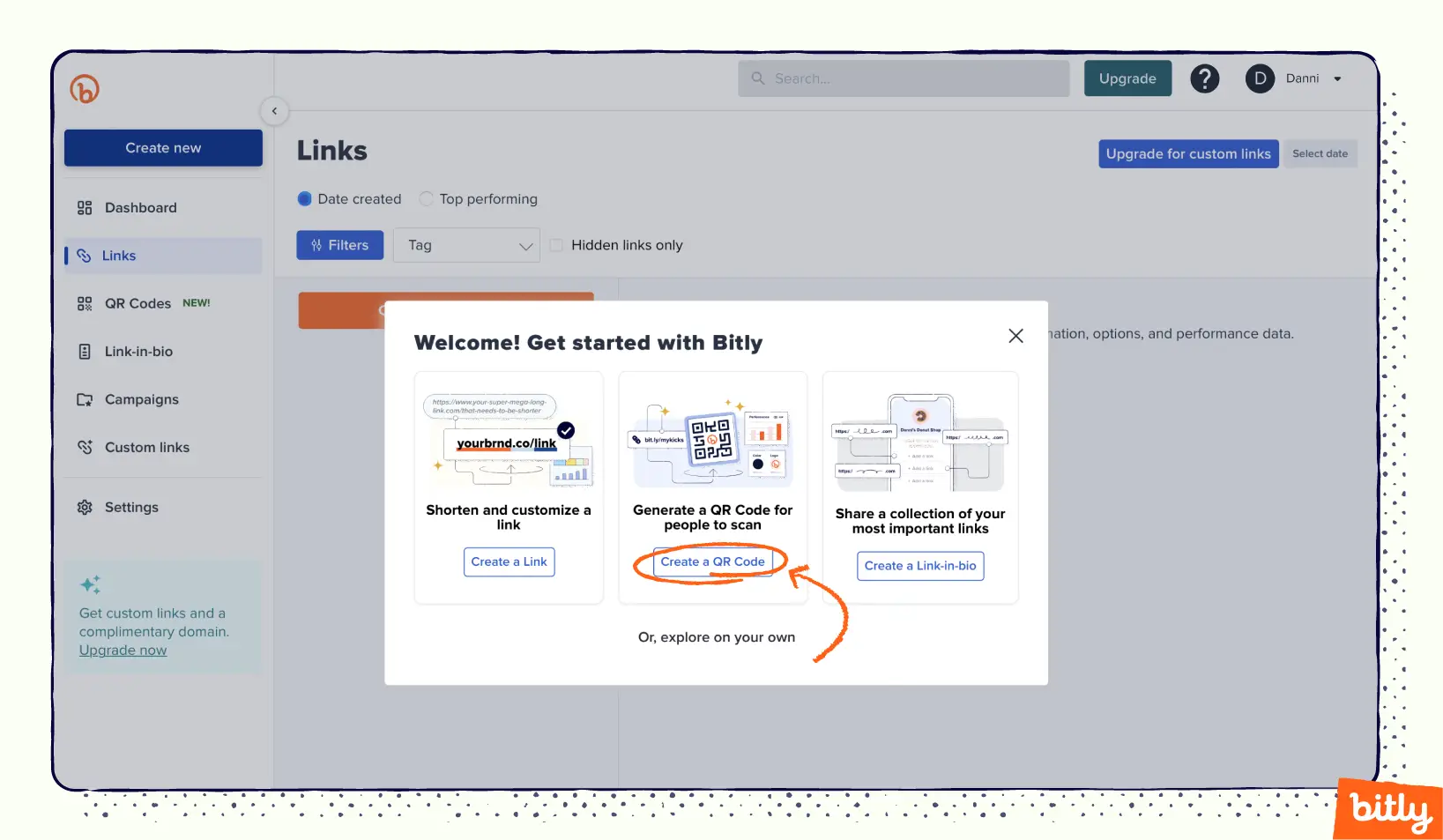 Page d'accueil de la plateforme Bitly avec un marqueur orange entourant et indiquant le bouton « Créer un code QR ».