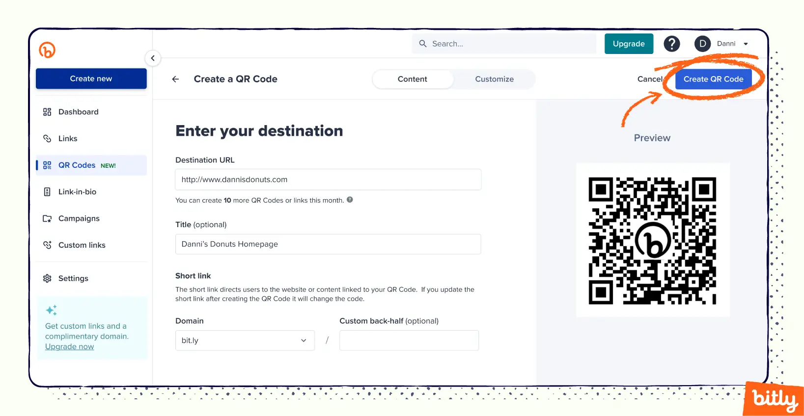 Une flèche pointant vers le bouton bleu « Créer un code QR » sur la plateforme Bitly et tournant autour de celui-ci.
